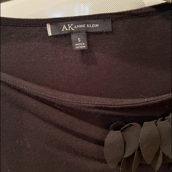 Anne Klein Black Top with detail sheer on shoulder - Picture 5 of 9